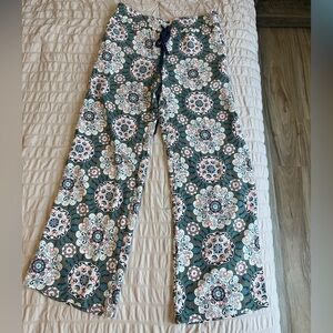 Floral Patterned Flowy Pants